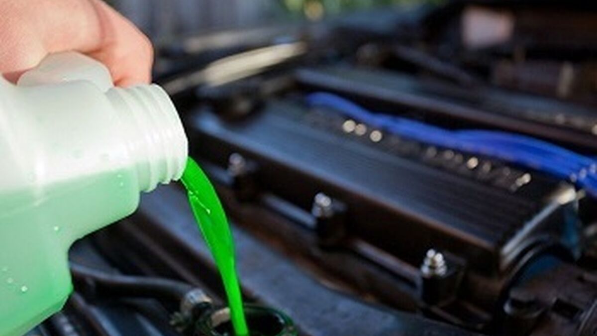 Por qué mi carro consume mucho líquido refrigerante?