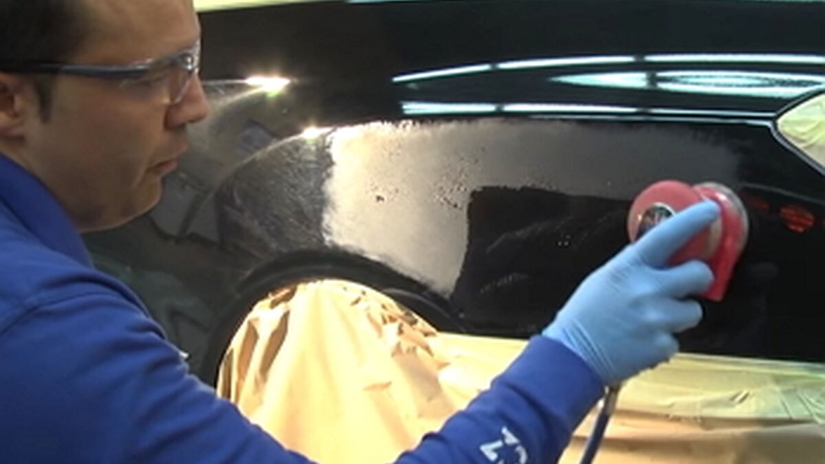 CertifiedFirst - ¿Sabías que pulir el coche ayuda a eliminar rayones y  arañazos superficiales de la pintura?