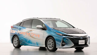 Toyota crea un prototipo de vehículo enchufable y solar