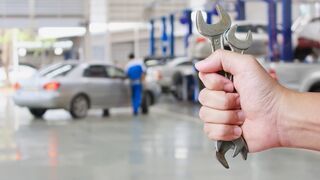 Condenan a un cliente a pagar más de 5.500 euros por no retirar su coche del taller en 184 días