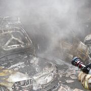 Un incendio desatado en un taller de Zamora calcina 15 vehículos