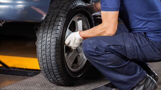 Los talleres pequeños hacen más cambios de neumáticos que los medianos por la especialización del servicio