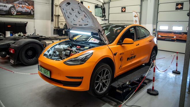 NRF adquiere un Tesla para poner a prueba sus piezas de termocontrol y formar en eléctricos a talleres