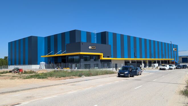 El nuevo almacén de Tiresur en Burgos se presenta con 225.000 neumáticos de capacidad